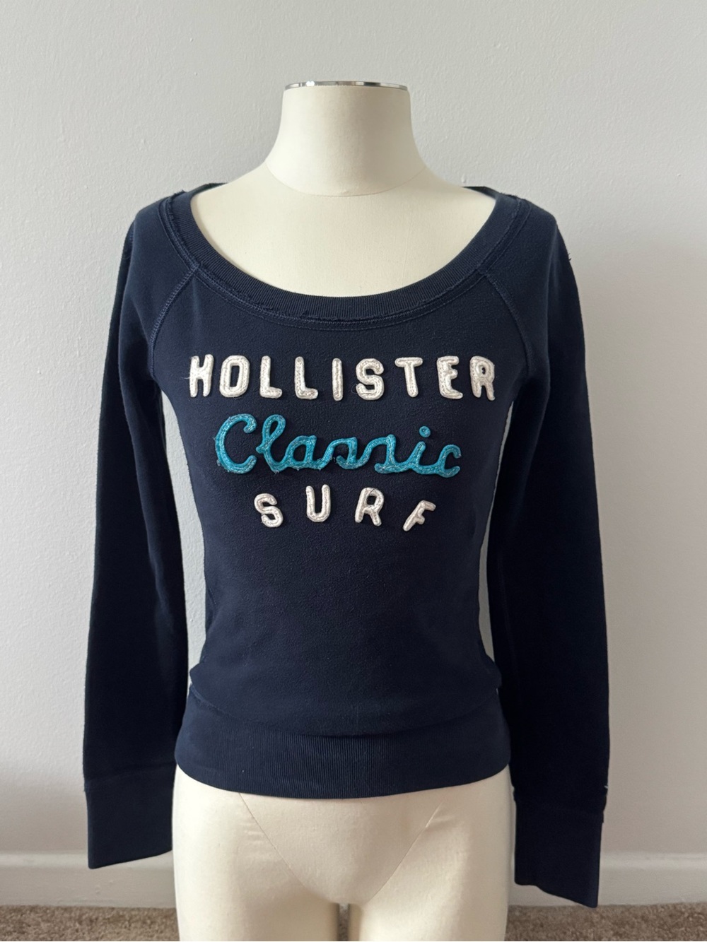 Hollister Dark Navy Crewneck Sweatshirt with Sleeve Embroidery - Picture 4 of 6